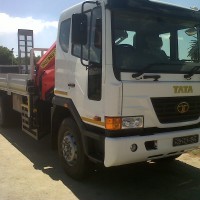 6x4 TRUCK WITH BEAVER TAIL & CRANE