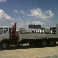 6x4 TRUCK WITH BEAVER TAIL & CRANE