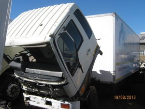 Hino 13-206 Cab (Accident Dammage)